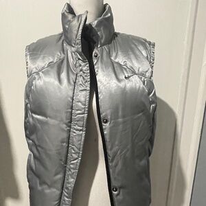 NIKE SILVER WOMAN JACKET EXCELLENT CONDITION $35 SZ M